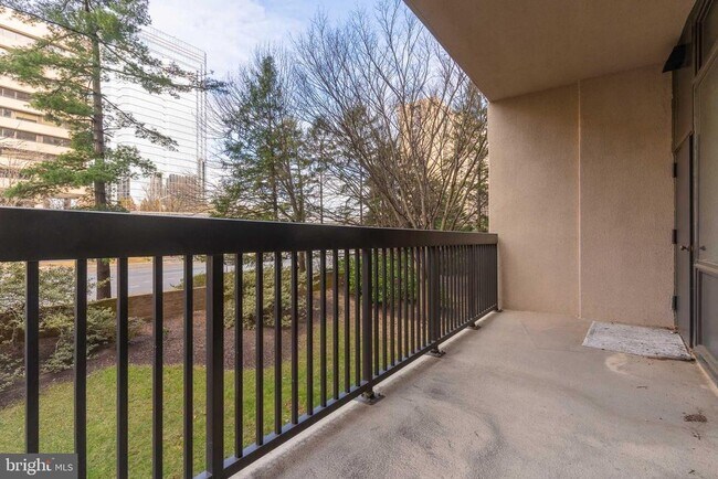 Building Photo - 3709 S George Mason Dr