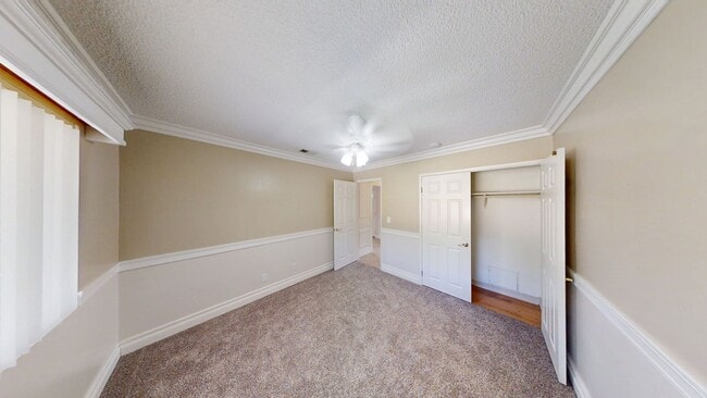 Building Photo - Peacock Valley HOA 2 Bedroom 1 Bathroom 55...