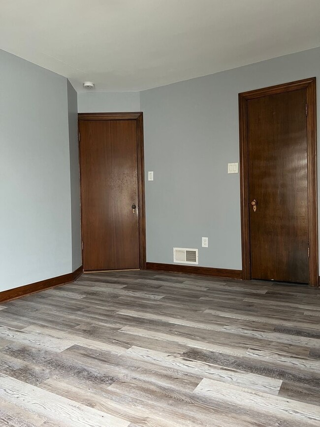 Building Photo - 3 Bedroom 2 Bathroom House in Lansing !!!!...