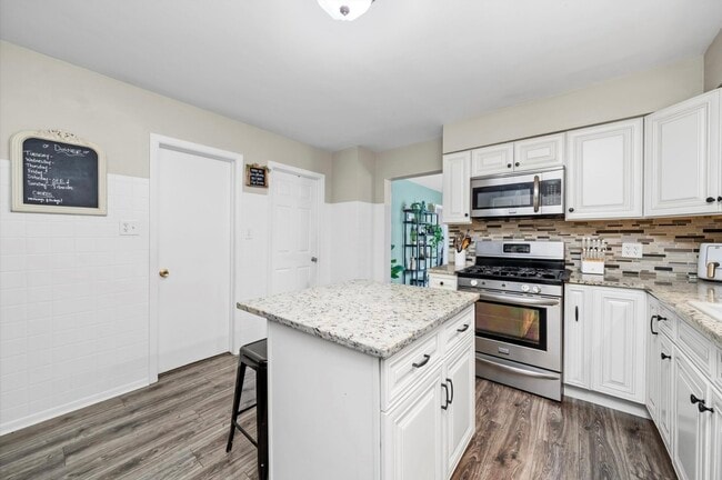 Building Photo - 1322 S 51st Ave