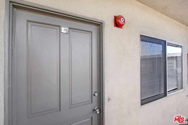 Building Photo - 14108 Doty Ave