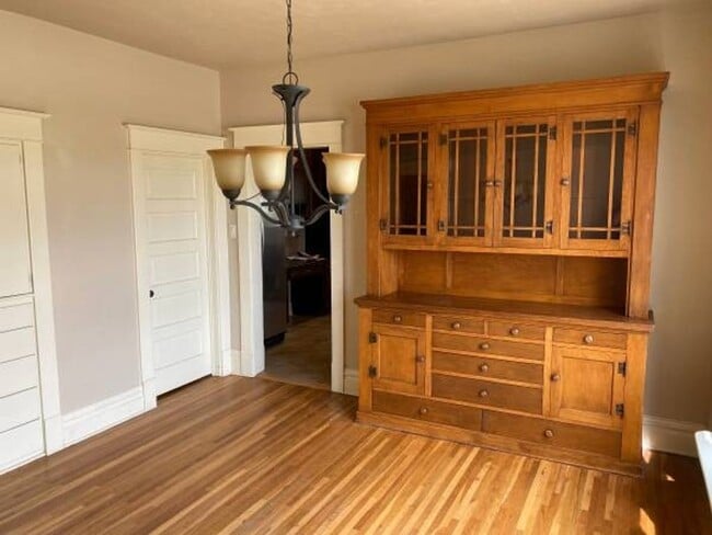 Building Photo - Amazing 3 bedroom home avail NOW