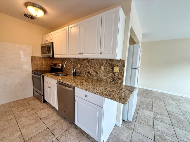 Building Photo - 722 US-6