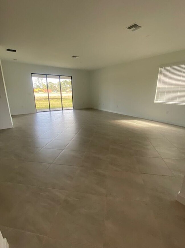 Building Photo - 4 bedroom 3 bathroom home in Timber Creek