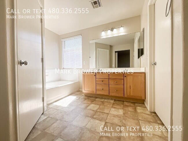 Building Photo - 396 E Bradstock Way