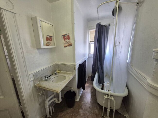 Building Photo - 427-431 E. Bijou St.