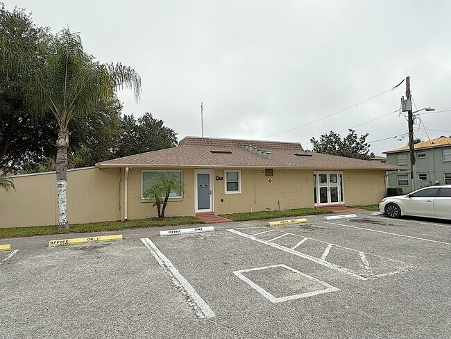 Building Photo - 701 Michigan Ct