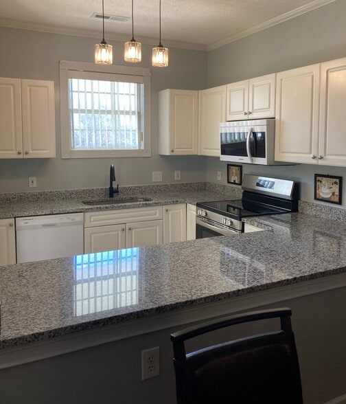 Building Photo - 4241 Hibiscus Dr