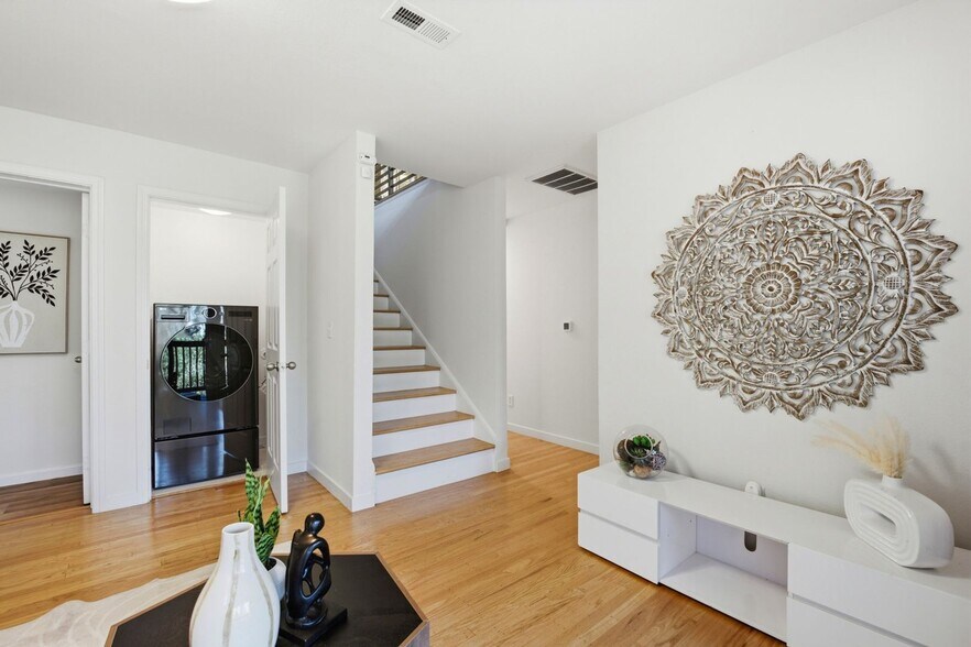 Building Photo - 2323 Mastlands Dr