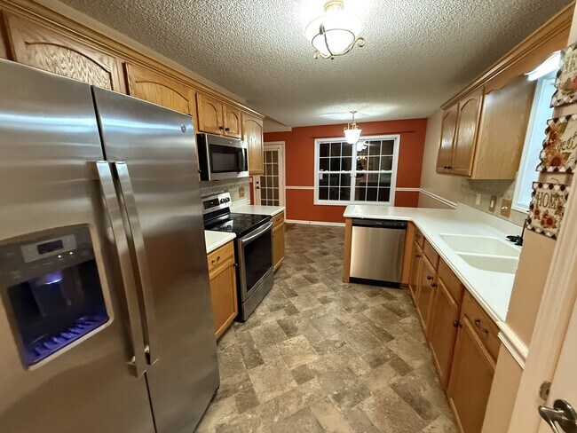 Building Photo - 1512 Barrywood Cir W