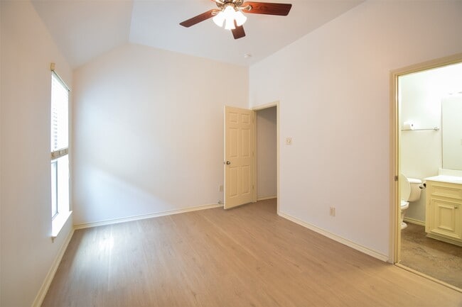Building Photo - 1511 Eden Meadows Dr