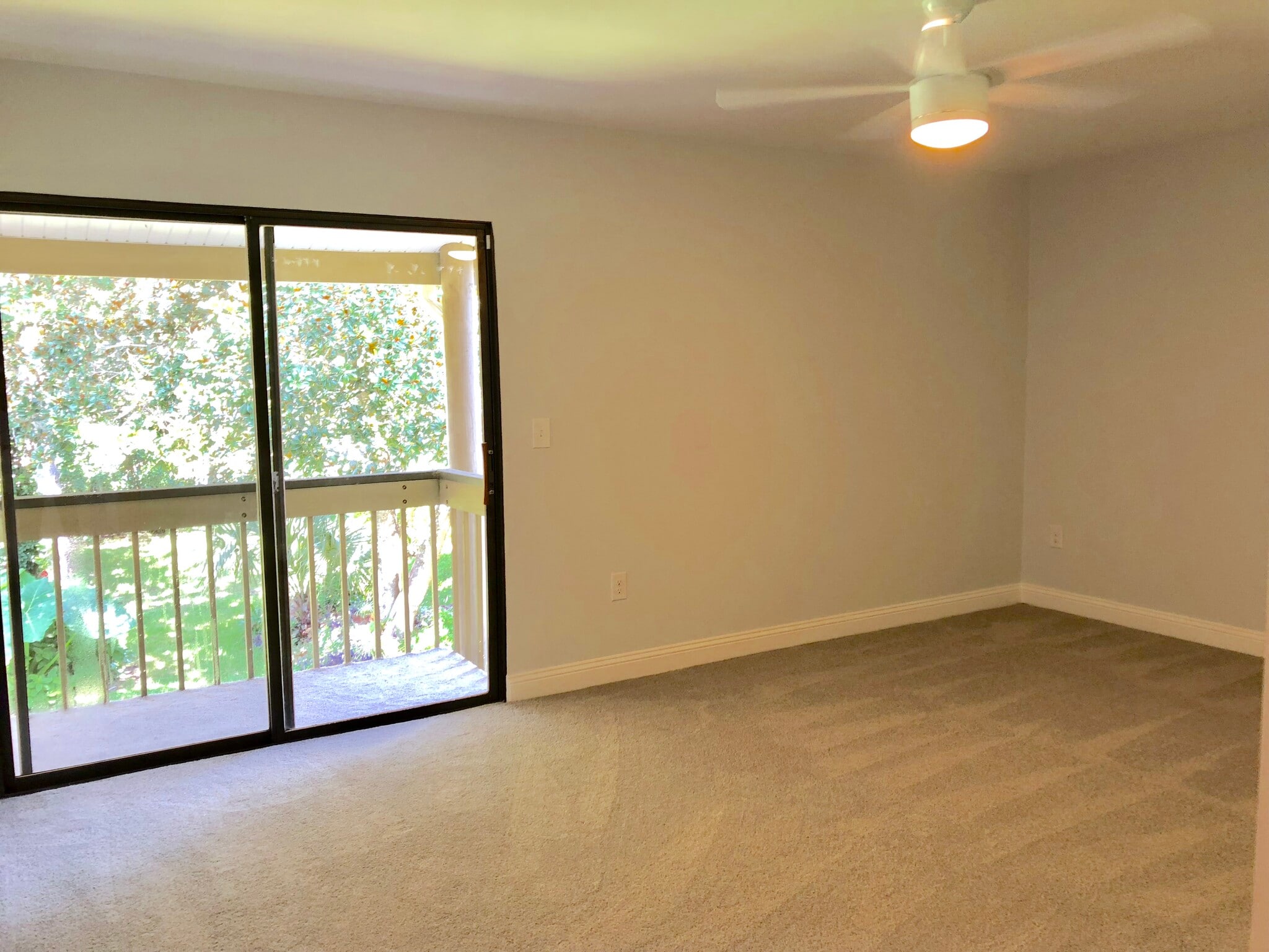 Building Photo - 7940 Los Robles Ct