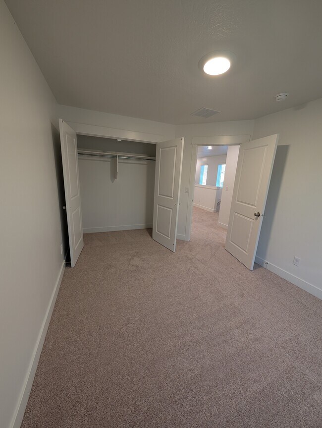 Building Photo - 258 W 925 N