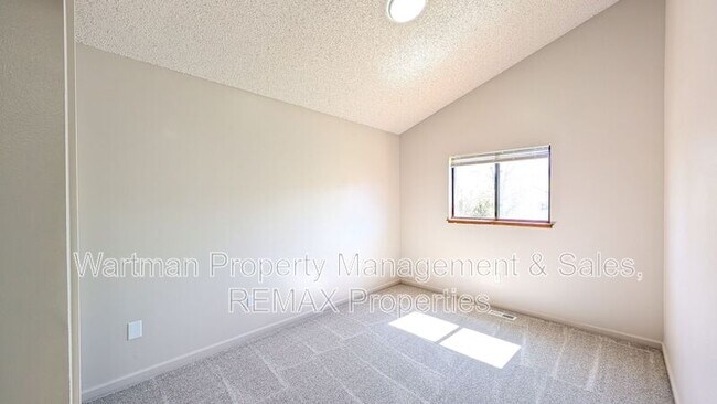 Building Photo - 5480 Mule Deer Dr