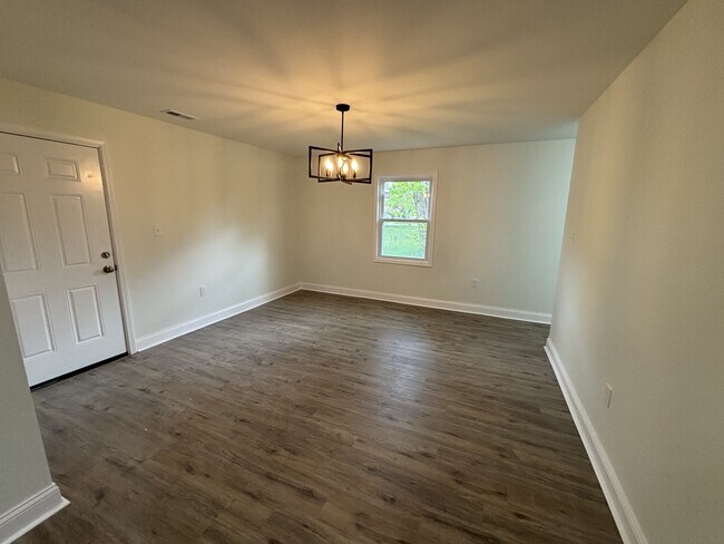 Building Photo - 2257 Central Dr