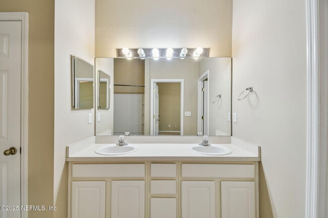 Building Photo - 5831 Parkstone Crossing Dr
