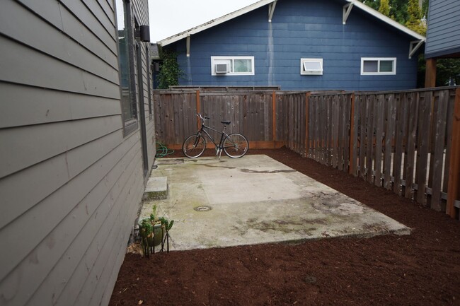 Building Photo - NE Portland 3-bedroom 2.5-bathroom NW Cont...