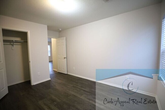 Building Photo - Move in special $900!! Beautiful 3 bed / 2 bath home with fenced back yard - Nettleton!!