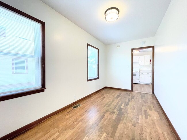 Building Photo - 2 Bedroom Home With Fenced in Yard