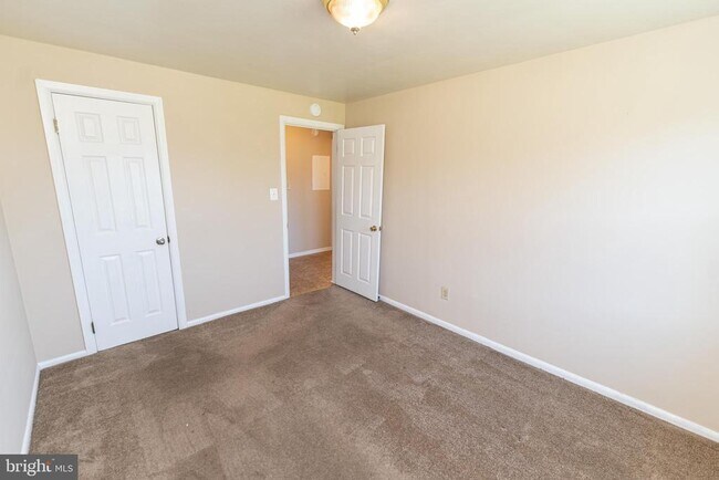 Building Photo - 516 Bay St