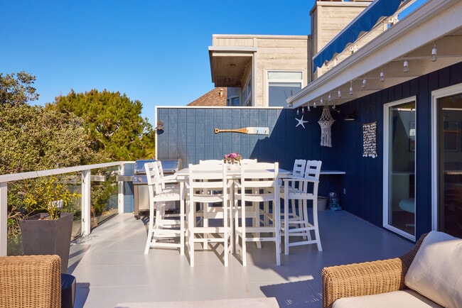 Building Photo - 14 Westwind St