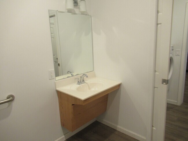 Building Photo - 50 R Maplewood Ave