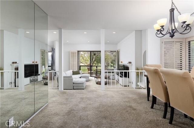 Building Photo - 9 Flores