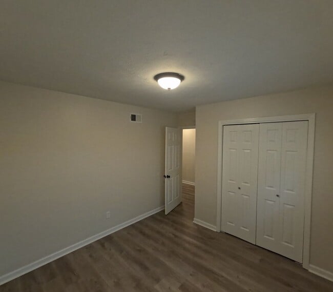Building Photo - Fully Renovated 2BR Duplex Near University of Memphis | Pet Friendly
