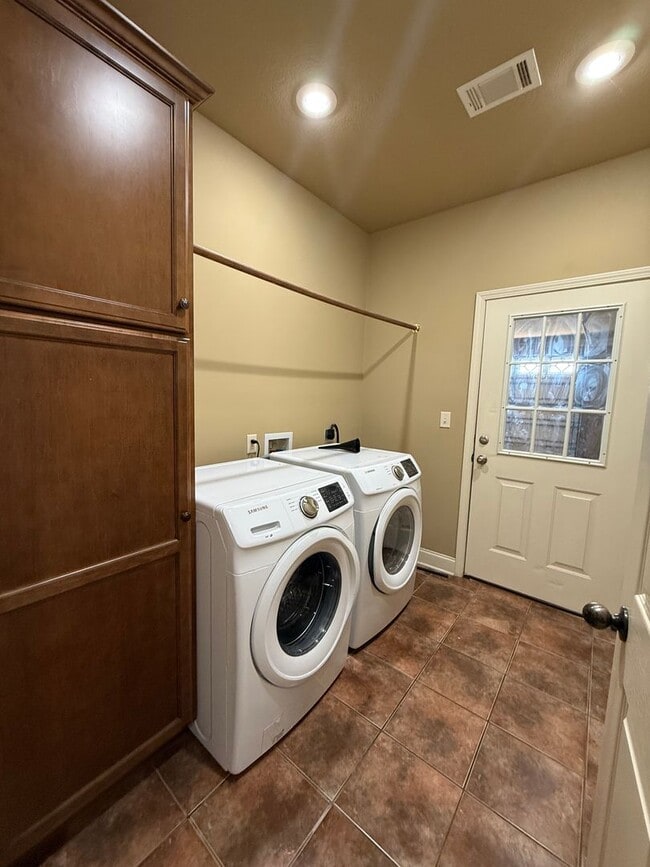 Building Photo - 2520 Granite Pointe