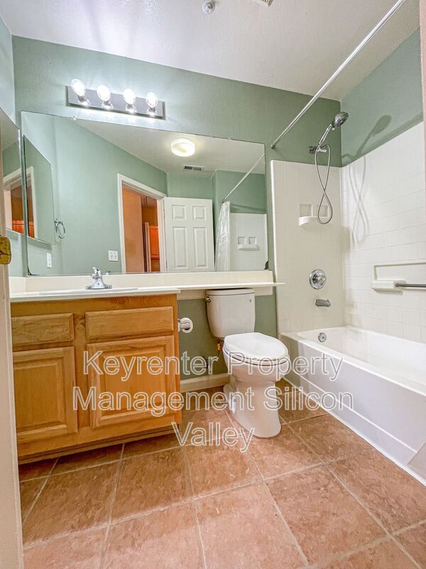 Building Photo - 362 Flower Ln