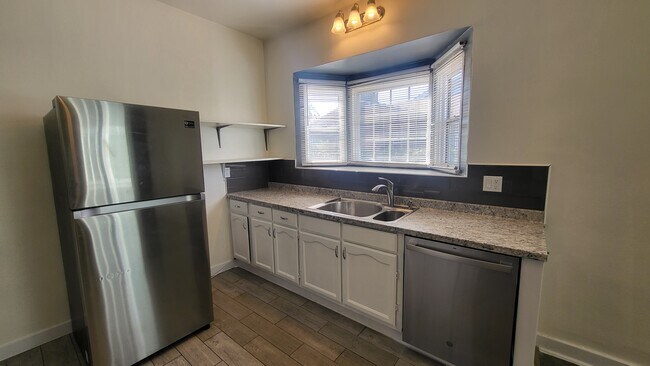 Building Photo - 2444 W 18th St