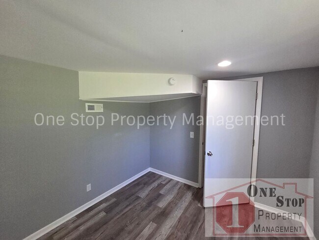 Building Photo - Beautiful 3 Bedroom 2 Bathroom in Kansas City