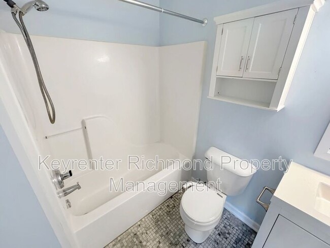 Building Photo - 2414 Irisdale Ave