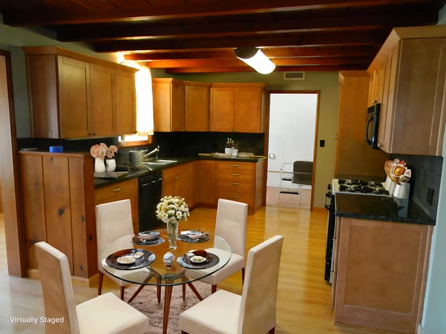 Building Photo - 1202 E Everett Pl