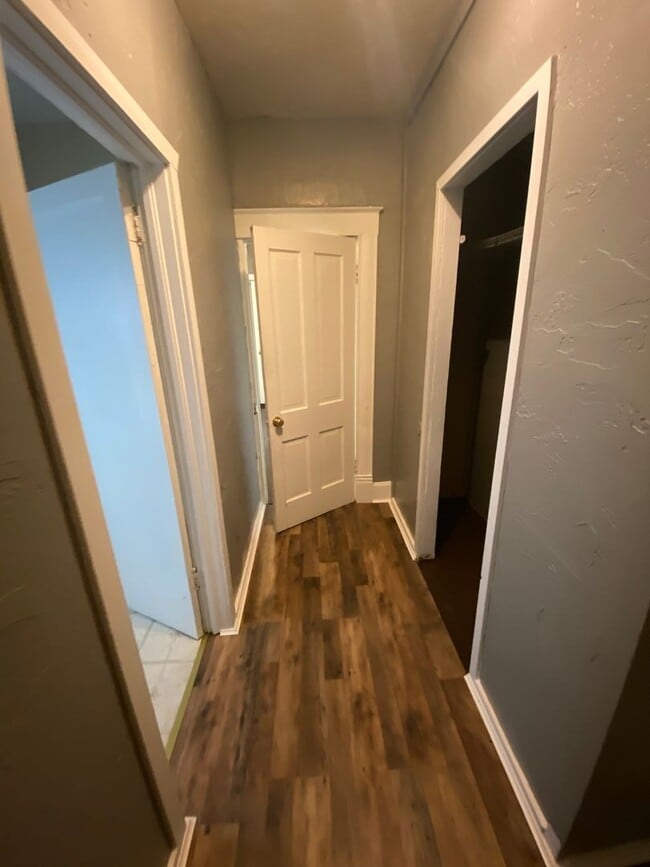 Building Photo - Updated 3 bed/1 bath, 1200 sqft home!