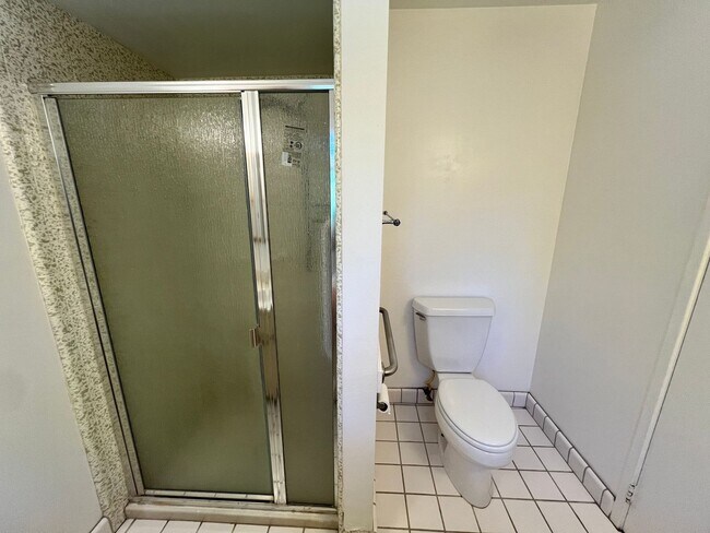 Building Photo - Spacious Home in Wonderful Davis Neighborhood!