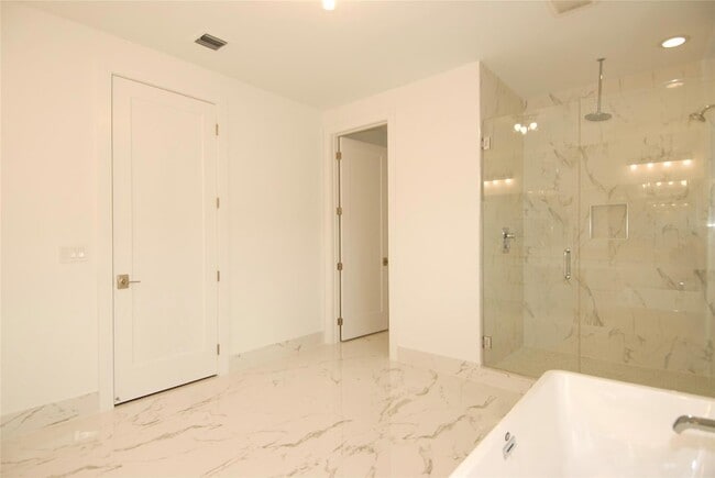 Building Photo - 1421 SW 23rd Ct
