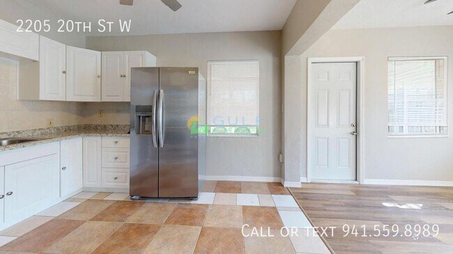 Building Photo - 2205 20th St W