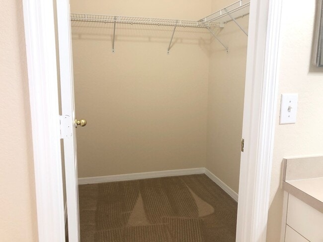 Building Photo - MOVE IN OCTOBER! 3rd floor 3BR/2BA Condo -...