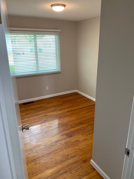 Bedroom 3, hardwood floor - 11934 Holly Brook Dr