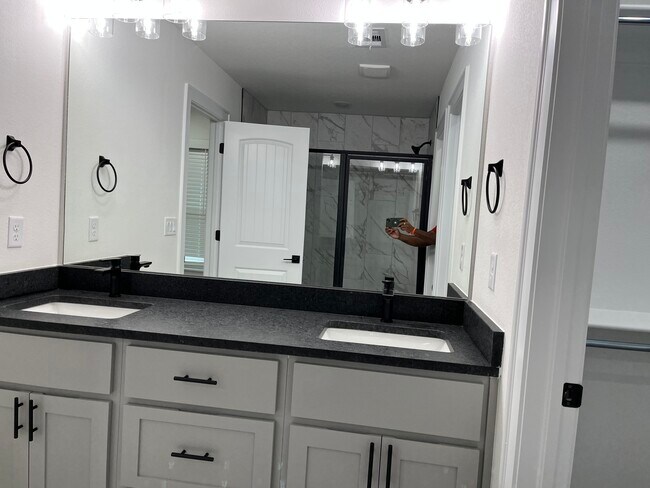 Building Photo - 3201 SW Lovely Ln