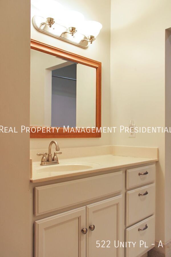 Building Photo - 522 Unity Pl