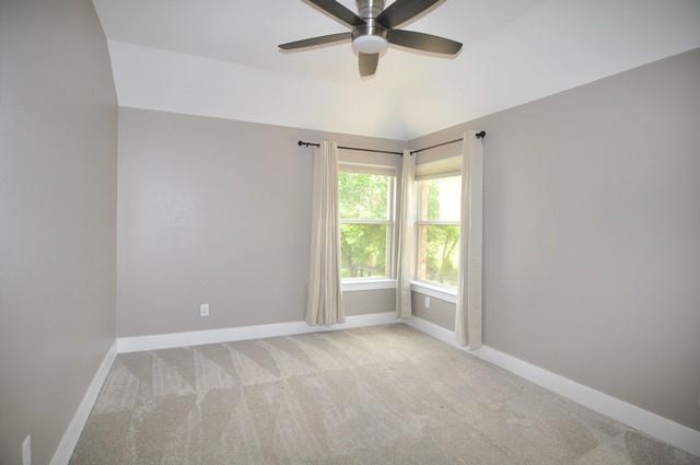 Building Photo - 3812 Lakeway Dr