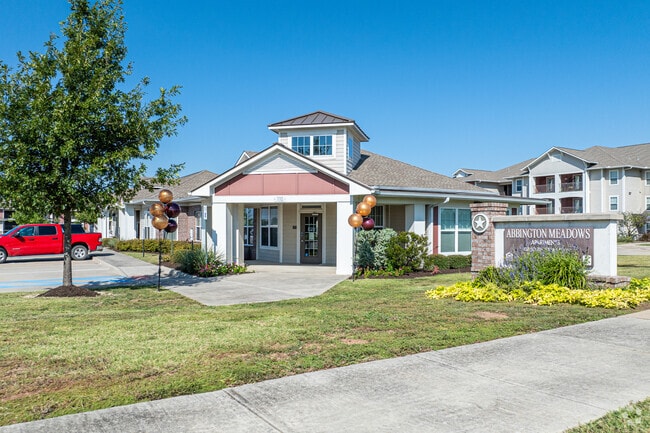 Building Photo - Abbington Meadows Of Howe