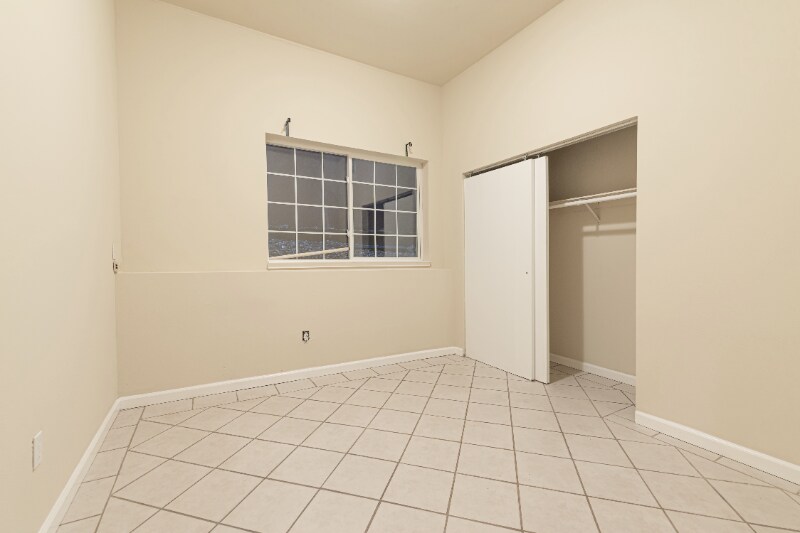 Building Photo - 150 Caldecott Ln