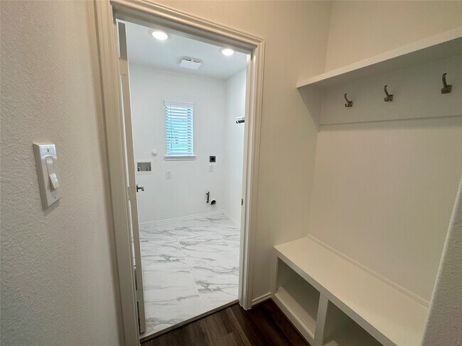 Building Photo - 31900 Retama Ranch Ln