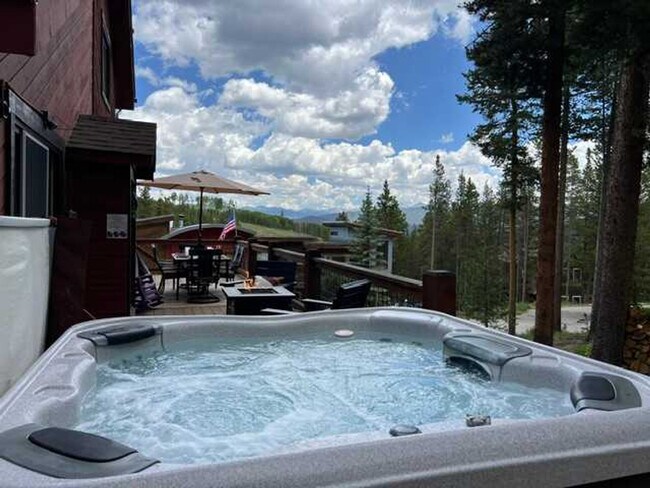 Building Photo - 157 Independence Cir