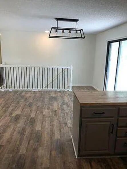 Building Photo - 123 E Osage St