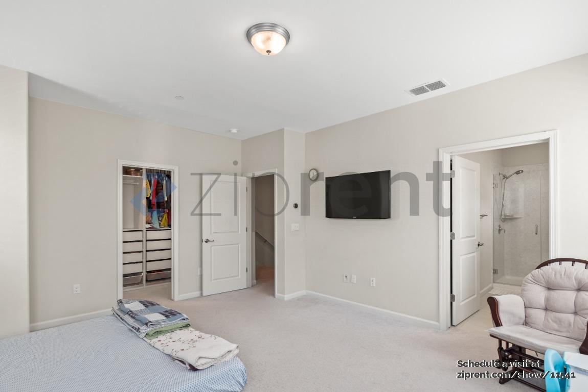 Building Photo - Unit