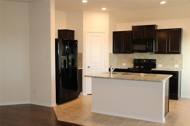 Building Photo - 1032 Hillrose Dr